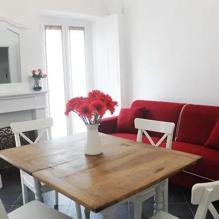 Royal Nest Apartment *